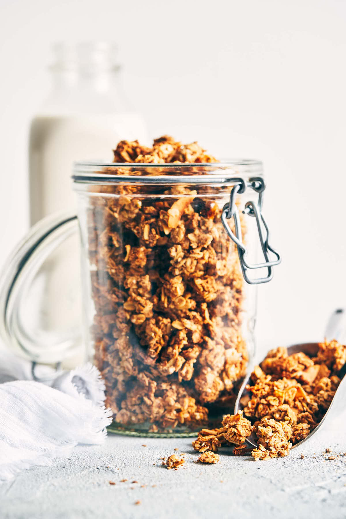 Nut pulp granola is a storage container with a scoop