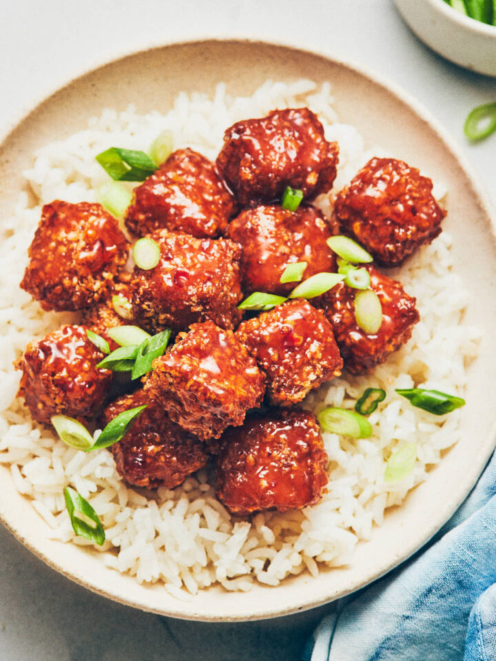 Crispy Sweet Chili Tofu Bowls - Evergreen Kitchen