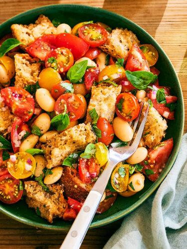 Tomato Panzanella Salad with Beans in a serving bowl.